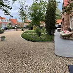 Bazien Luxe kamer bij strand en natuur veel faciliteiten.